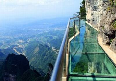 奇峰歷險(xiǎn)，游張家界天門山游記